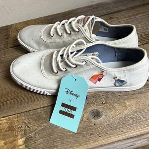 Women’s toms Carmel natural fairy godmother canvas gym shoes. Size 11. NWT.